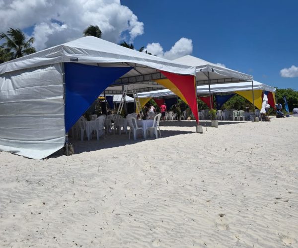 tenda 5x5 com lona lateral instalada em Maceió