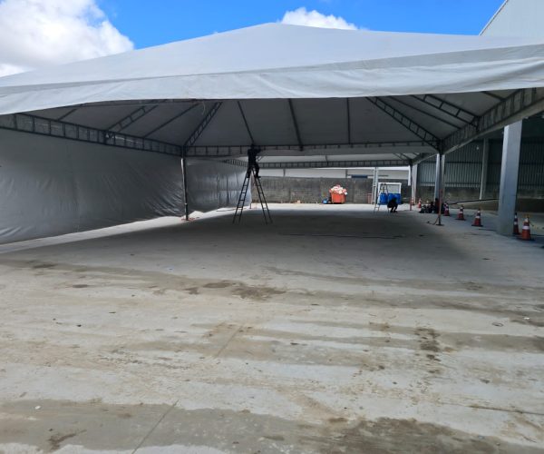 tenda 12x12 instalada para evento em maceió, estrutura de aço
